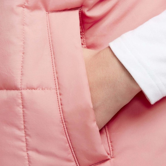 Women’s Nike Sportswear Classic Puffer Vest - Picture 4 of 8